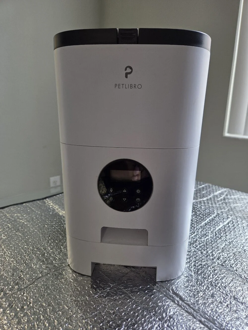 PetLibro Automatic Cat Feeder - White and Black